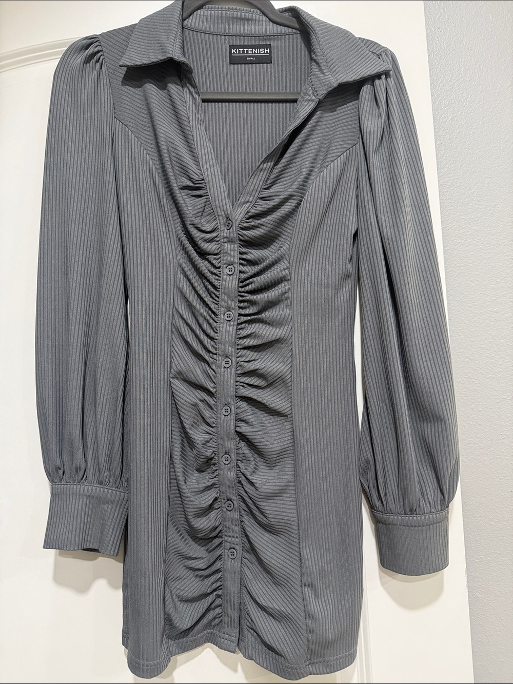 KITTENISH Gray Ruched Button-Front Ribbed Blouse